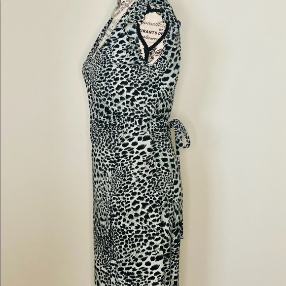 BCBG MAXAZRIA Wrap around dress - Picture 3 of 3